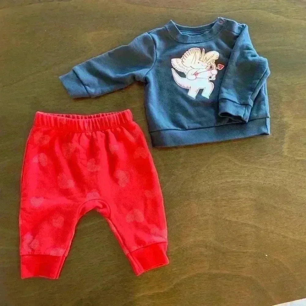 Cat & Jack Newborn Baby Valentine Outfit Sweat Shirt & Pants Red 0-3 Months